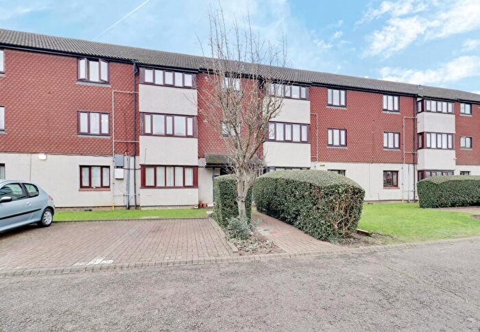 1 Bedroom Flat For Sale In Teviot Avenue, Aveley, RM15