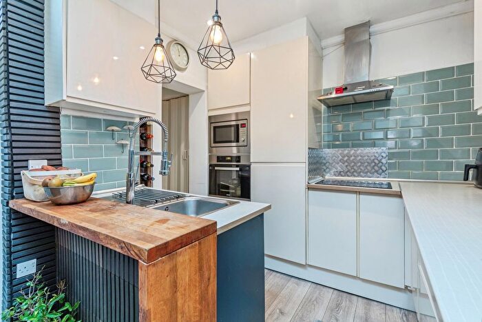 3 Bedroom Terraced House For Sale In Herbert Road, Chatham, Kent, ME4