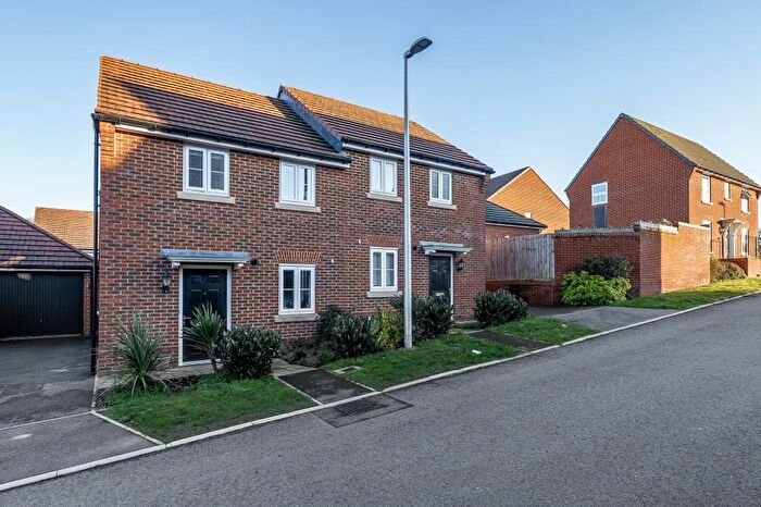 3 Bedroom Semi Detached House For Sale In Newbury, Berkshire, RG14