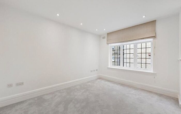 2 Bedroom Flat To Rent In Carburton Street, Fitzrovia, London, W1W