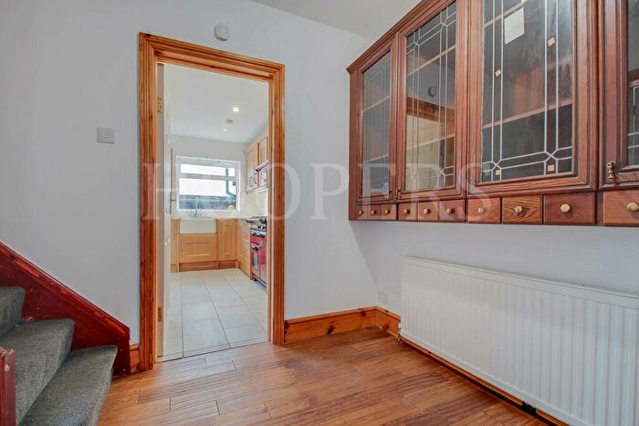 5 Bedroom Terraced House To Rent In Waterloo Road, London, NW2