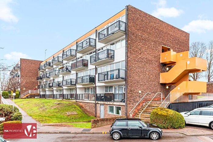 2 Bedroom Flat To Rent In Hillside, Hoddesdon, EN11