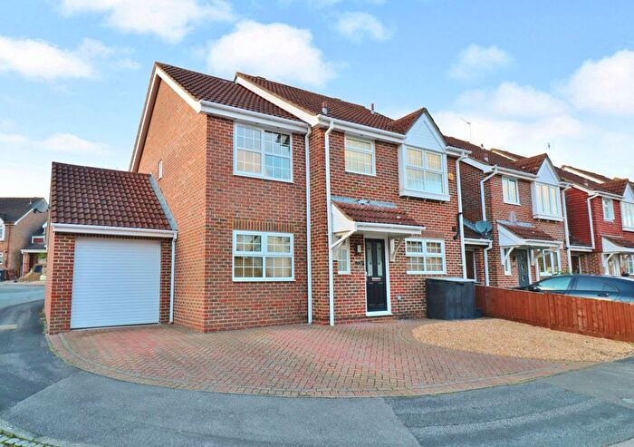 4 Bedroom Link Detached House For Sale In Beattie Rise, Hedge End, SO30