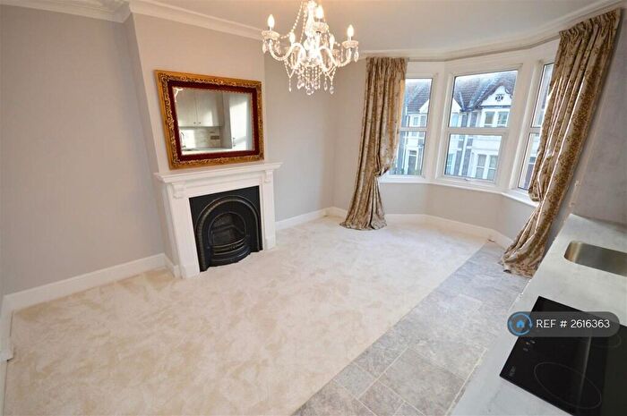 2 Bedroom Flat To Rent In Tff, Bristol, BS4