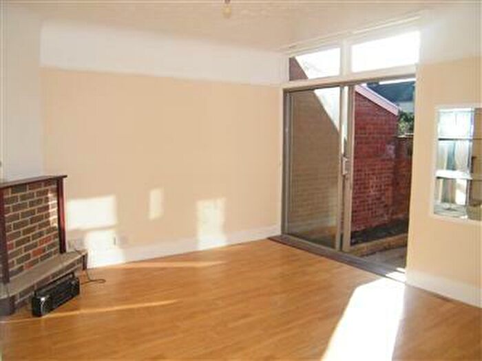 5 Bedroom House To Rent In Chatsworth Avenue, Cosham * No Admin Fee *, PO6