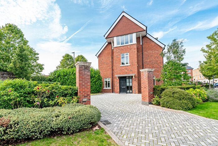 4 Bedroom Semi Detached House For Sale In Egerton Drive, Isleworth, TW7