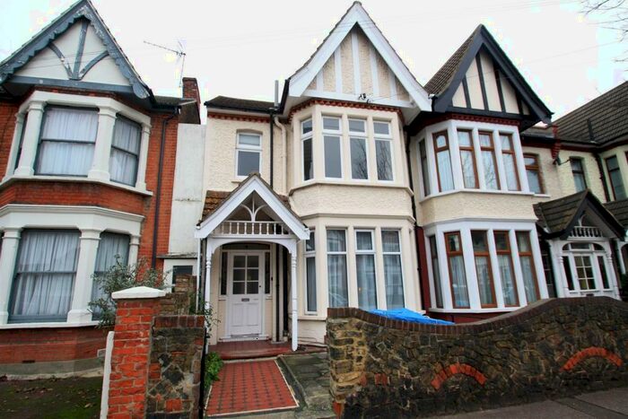1 Bedroom Flat To Rent In Boscombe Road, Southend-On-Sea, SS2