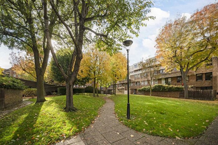 2 Bedroom Flat To Rent In Burr Close, London, E1W