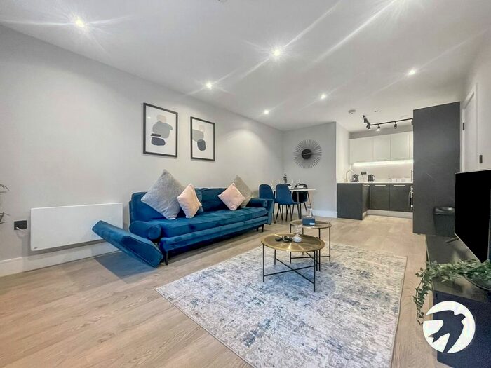 1 Bedroom Flat To Rent In High Street, Chatham, Kent, ME4