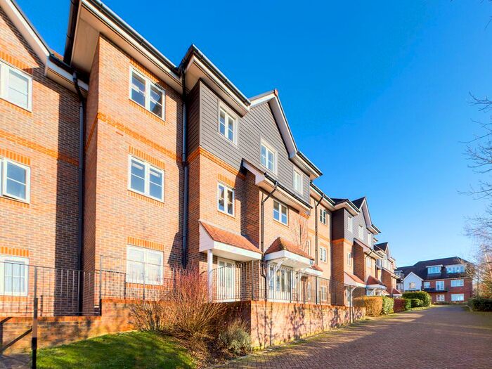 2 Bedroom Flat To Rent In Freer Crescent, High Wycombe, HP13