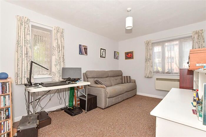 1 Bedroom Flat For Sale In Copperfields, Laindon, Basildon, Essex, SS15