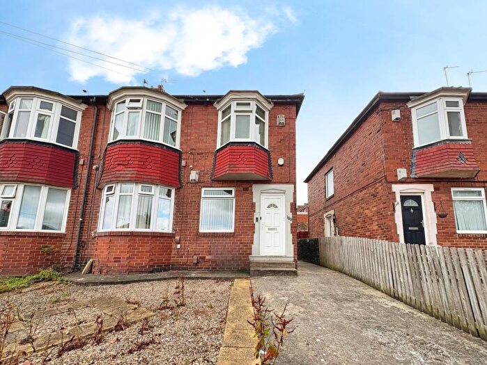 2 Bedroom Flat For Sale In Ovington Grove, Fenham, Newcastle Upon Tyne, NE5