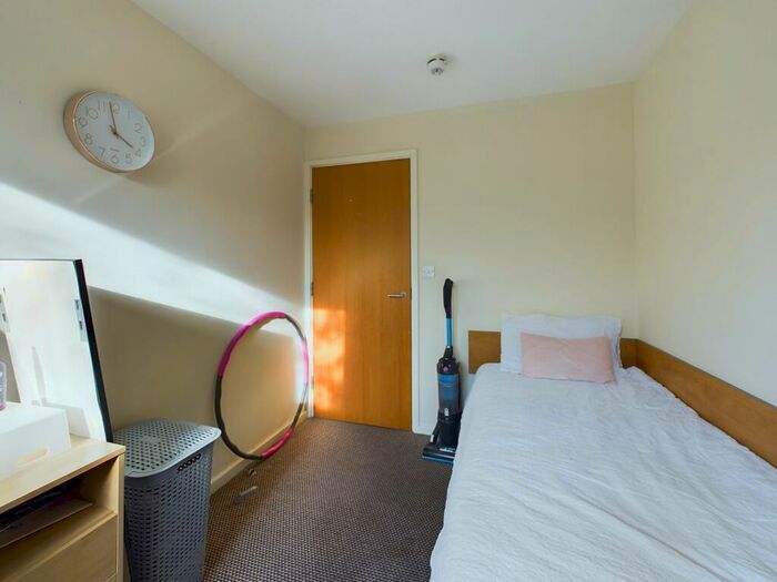 2 Bedroom Flat For Sale In Crown Station Place, Liverpool, L7