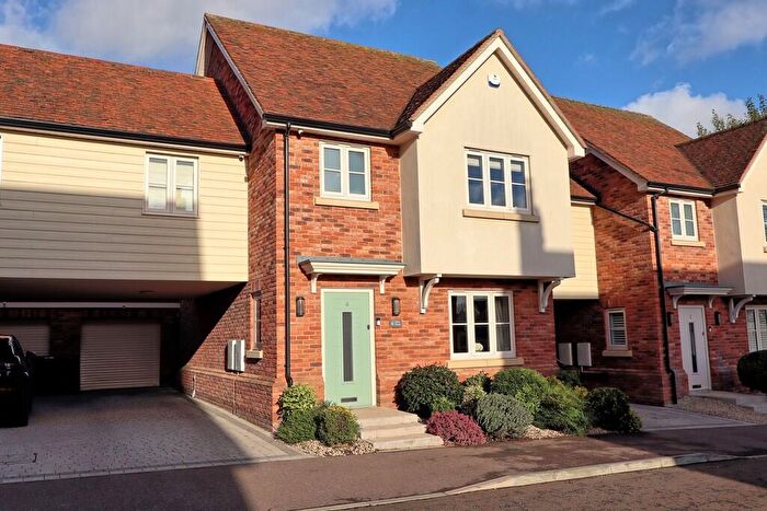 3 Bedroom Mews For Sale In Daws Heath, SS7