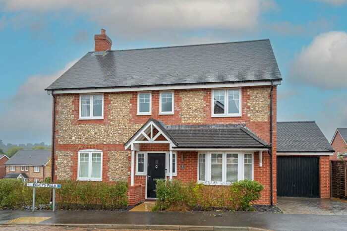 4 Bedroom Detached House For Sale In Edneys Walk, Overton, Basingstoke, RG25