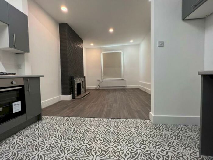 2 Bedroom Flat To Rent In Holloway Road, N19