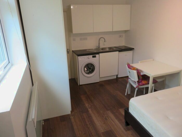Studio To Rent In Station Road, Hendon Central, London, NW4