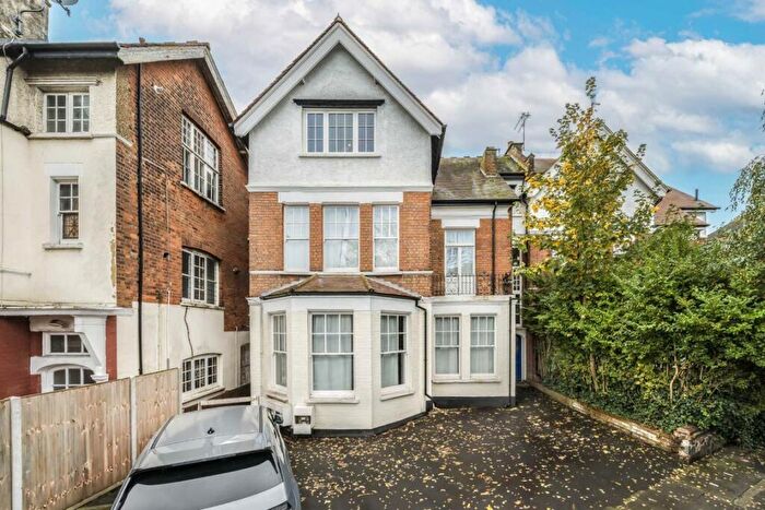 3 Bedroom Flat To Rent In Alexandra Park Road, London, N10