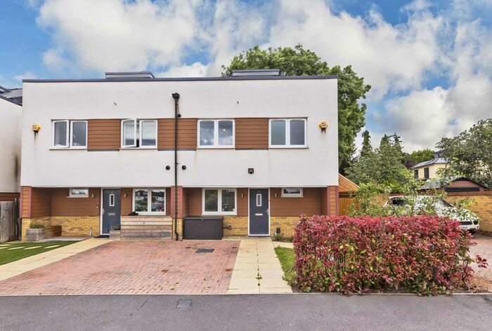 4 Bedroom Property To Rent In Meadowview Road, London, SW20