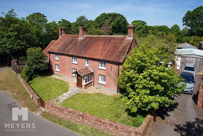 5 Bedroom Detached House For Sale In Cowpitts Lane, Ringwood, BH24