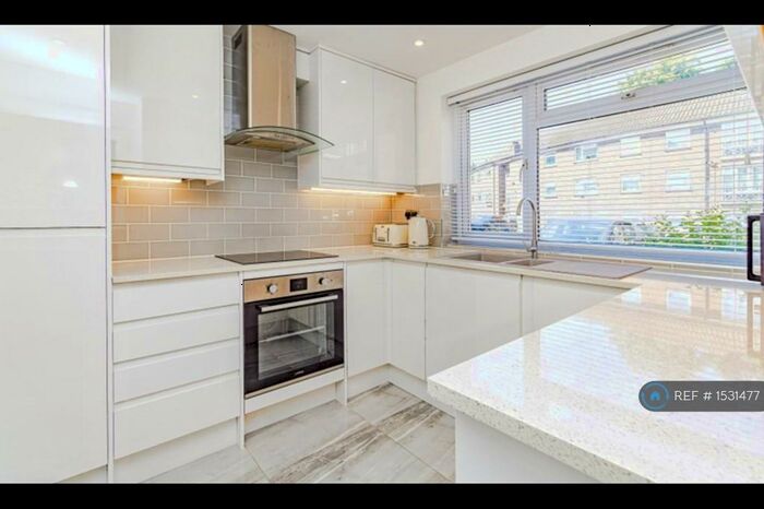 2 Bedroom Flat To Rent In Lynden Hyrst, Croydon, CR0