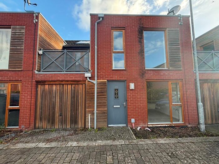 3 Bedroom Terraced House To Rent In Californian Parade, Street, BA16