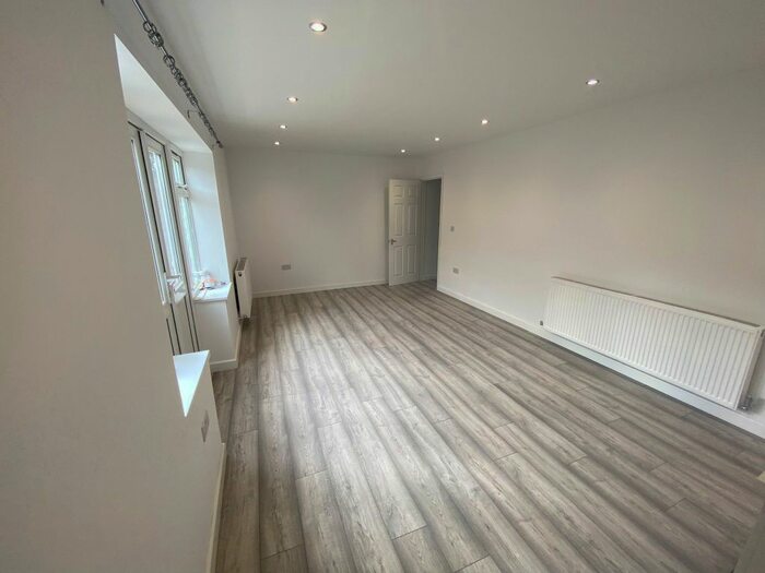 3 Bedroom End Of Terrace House To Rent In The Cornfield, Coventry, CV3