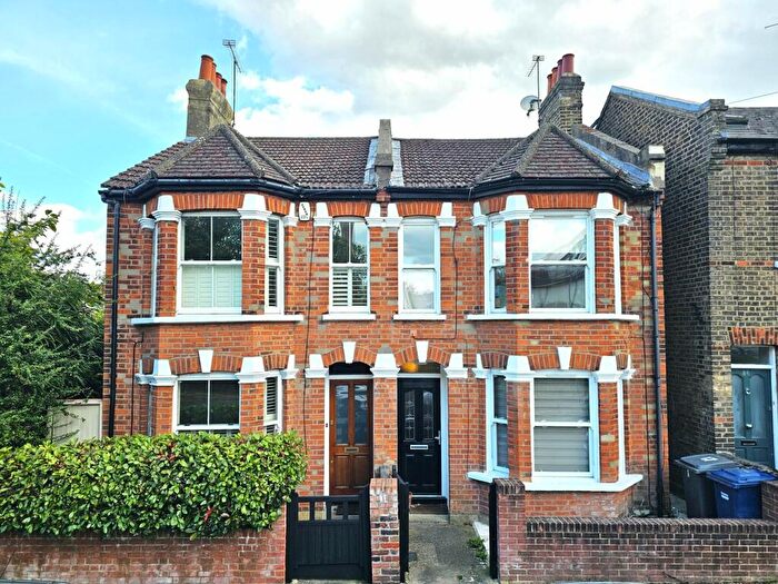 3 Bedroom Cottage To Rent In Hamilton Road, East Finchley, N2