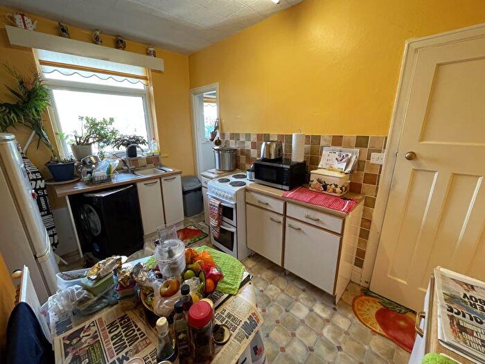 3 Bedroom Flat For Sale In Heaton Road, Heaton, Newcastle Upon Tyne, NE6