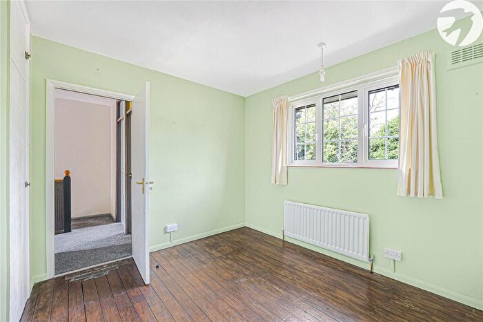 3 Bedroom Terraced House For Sale In Bevis Close, Dartford, Kent, DA2