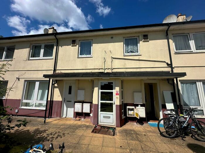 1 Bedroom Flat To Rent In Balmoral House, Priory Court, E17