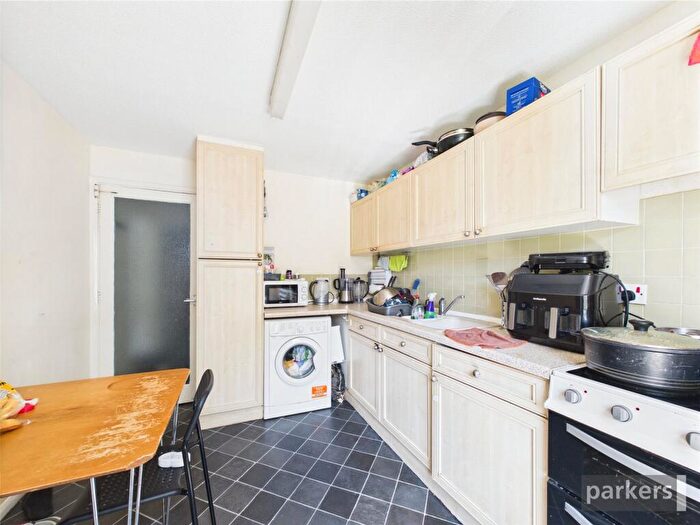 2 Bedroom Apartment For Sale In Westcote Road, Reading, Berkshire, RG30