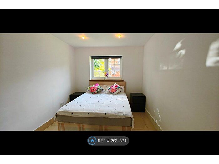 1 Bedroom Flat To Rent In Flower Lane, Mill Hill, NW7