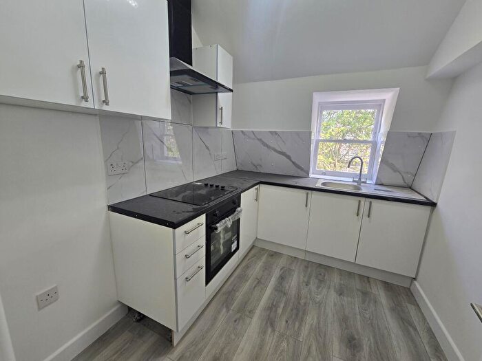 2 Bedroom Flat To Rent In Bow Road, Tower Hamlets, London, E3