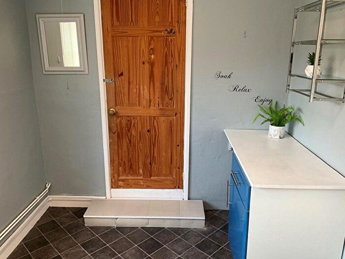2 Bedroom End Of Terrace House To Rent In Rodney Street, Swansea, SA1