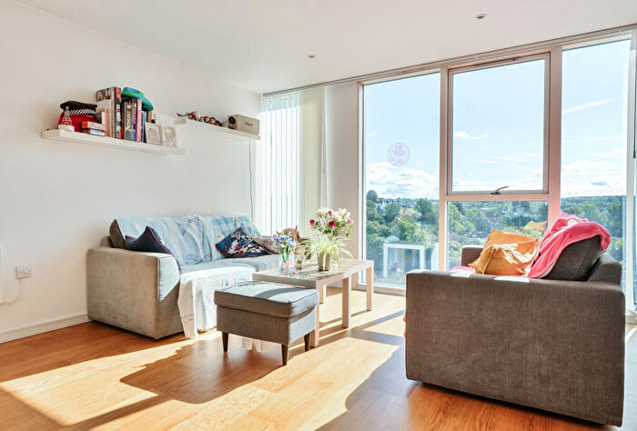 2 Bedroom Apartment For Sale In Skypark Road, Bristol, Somerset, BS3