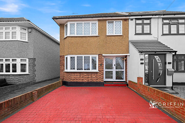 3 Bedroom Semi Detached House For Sale In Alfred Road, Aveley, South Ockendon, RM15