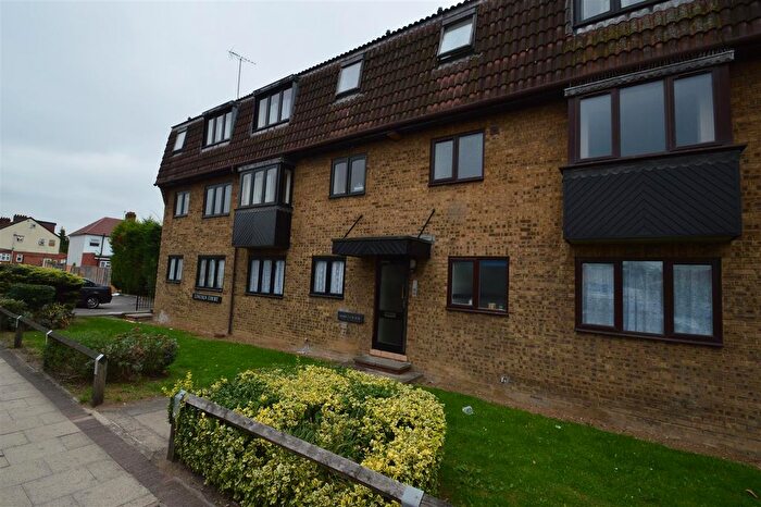 1 Bedroom Flat To Rent In Eastern Avenue, Ilford, IG2