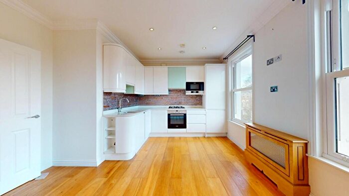 3 Bedroom Flat To Rent In Lancaster Road, Finsbury Park, N4