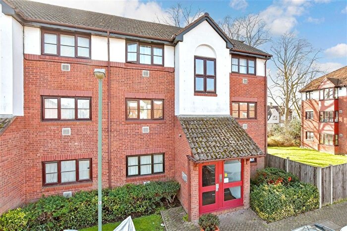 1 Bedroom Flat For Sale In Violet Close, Wallington, Surrey, SM6