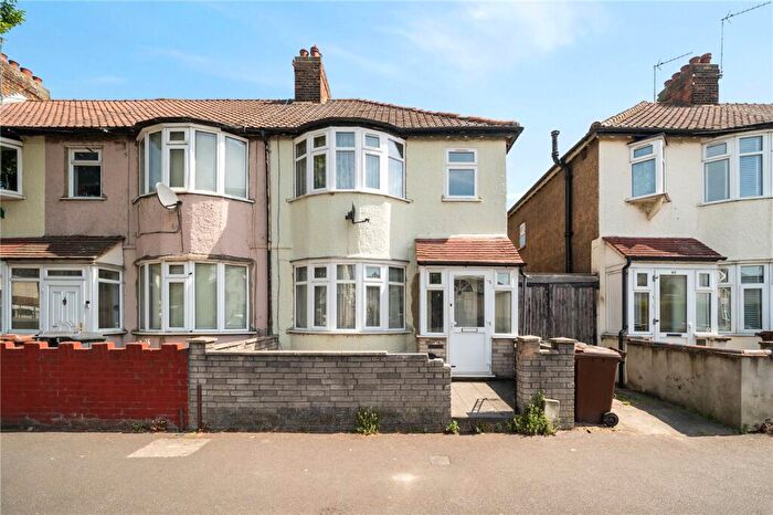 3 Bedroom End Of Terrace House For Sale In Burwell Road, London, E10