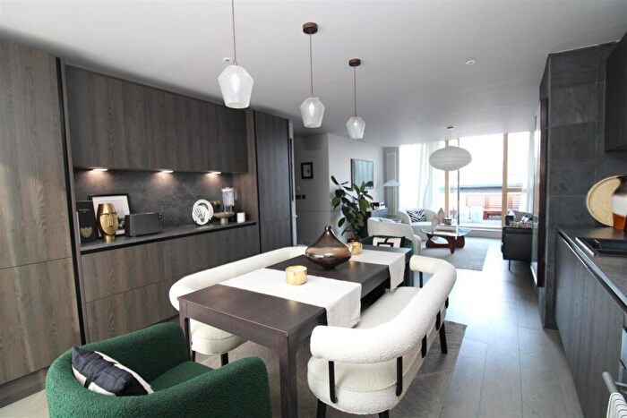 3 Bedroom Apartment To Rent In Regent Street, Brighton, BN1