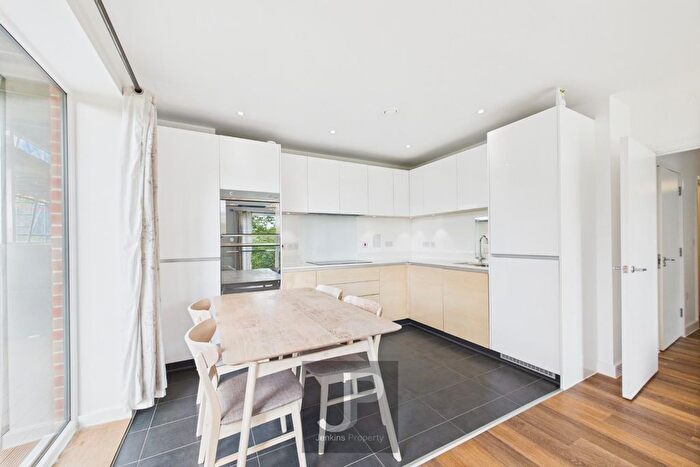 2 Bedroom Flat To Rent In Baneberry Lodge, Huntingdon Drive, Romford, RM3