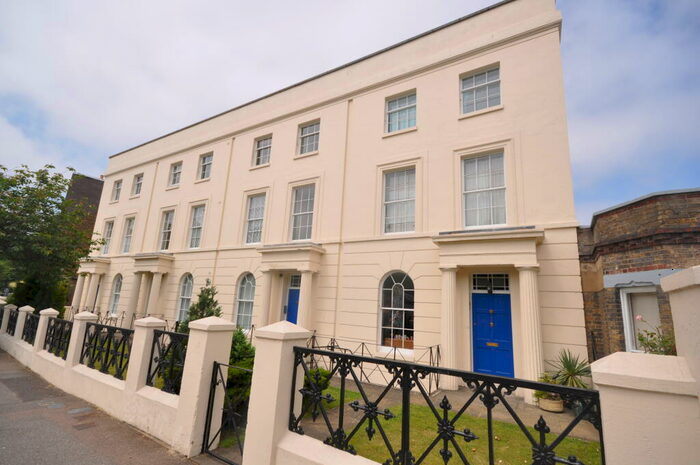 1 Bedroom Flat To Rent In Medway Heights, Chatham, ME4