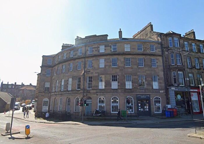 3 Bedroom Flat To Rent In Huntly Street, Canonmills, Edinburgh, EH3