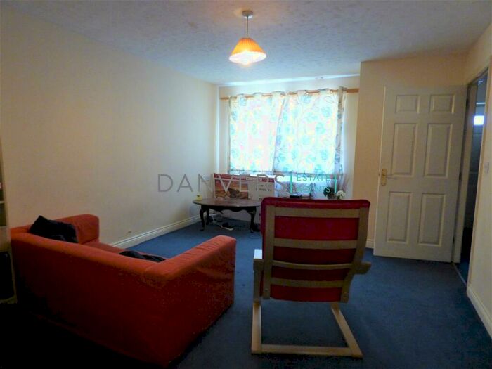 3 Bedroom Town House To Rent In Havelock Street, Leicester, LE2