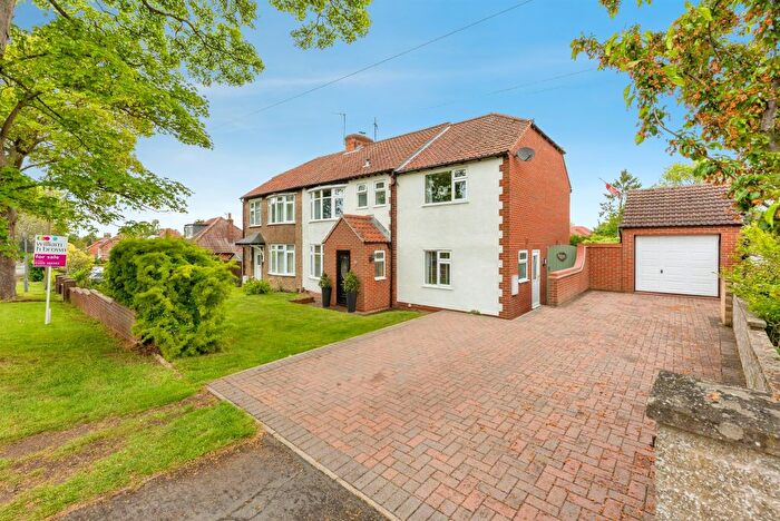 4 Bedroom Semi-detached House For Sale In Hill Avenue, Grantham, NG31
