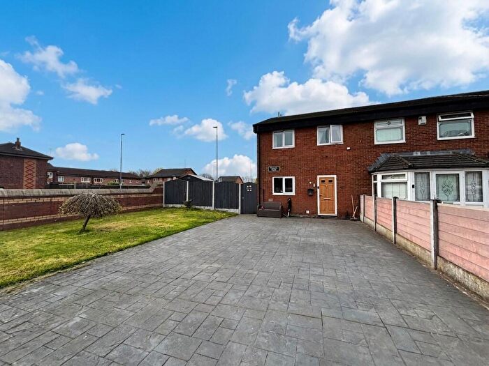 4 Bedroom End Of Terrace House For Sale In Chevron Close, Salford, M6