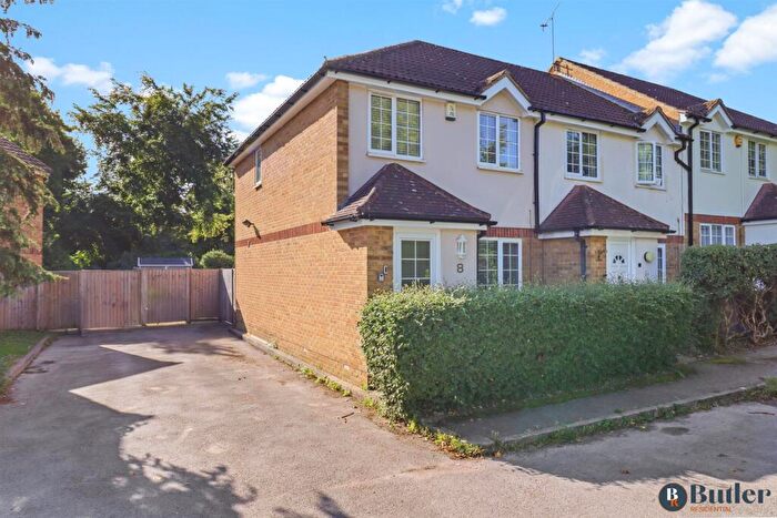 3 Bedroom End Of Terrace House For Sale In Chagny Close, Letchworth Garden City, SG6