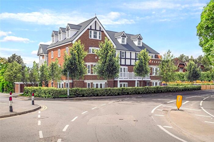 2 Bedroom Apartment To Rent In Woking, Surrey, GU22